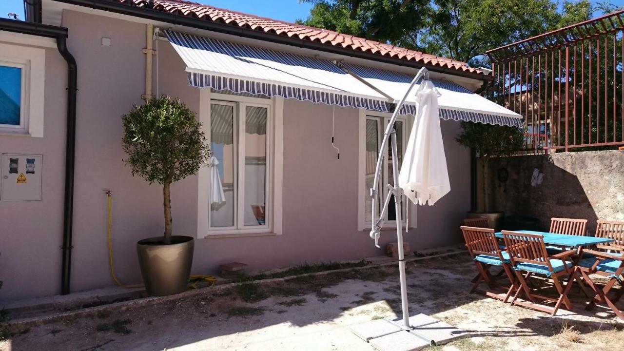 Teslina Apartments Pula Exterior photo